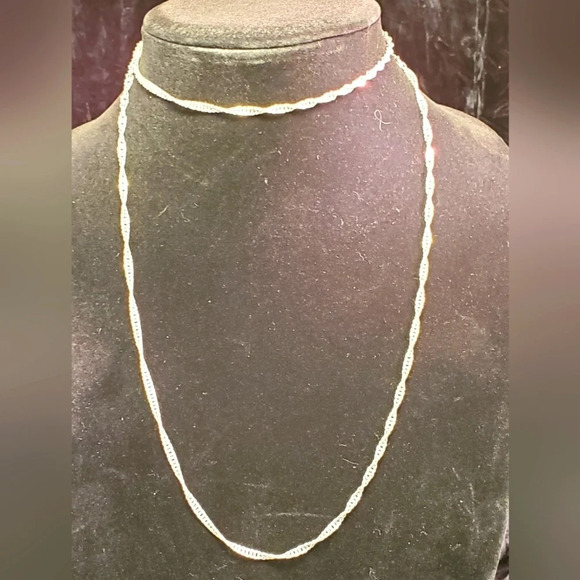0210. 36" of Sterling Silver 🥈 ~ 11 grams ~of Silvery Cuban Link Necklace 😍🥰 - Picture 1 of 8
